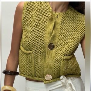 ZARA CHUNKY KNIT VEST SIZE M